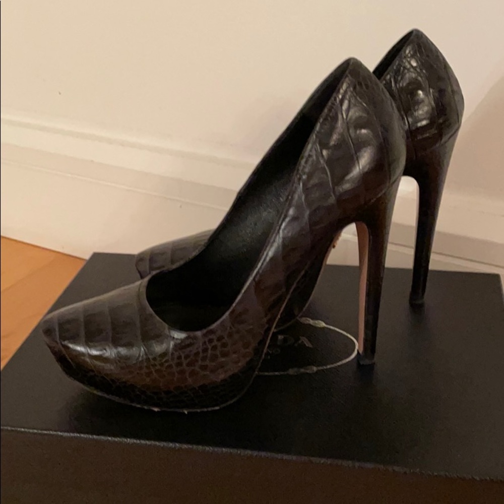 Prada boutique high heels leather fabulous shoes